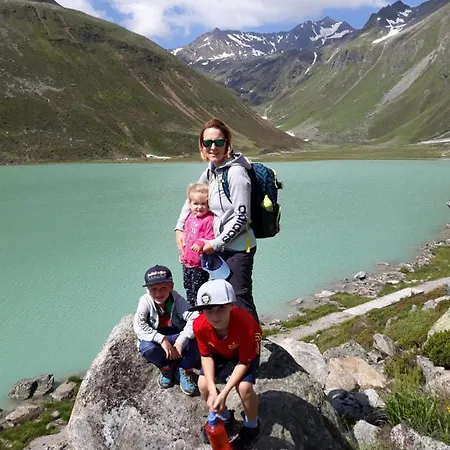 Berg-juwel Apartment St. Leonhard im Pitztal
